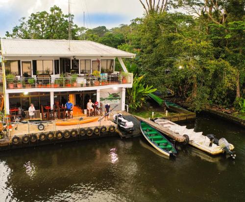 Tortuguero Adventures GuestHouse in Tortuguero