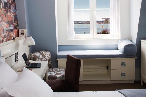 1 queen bed
