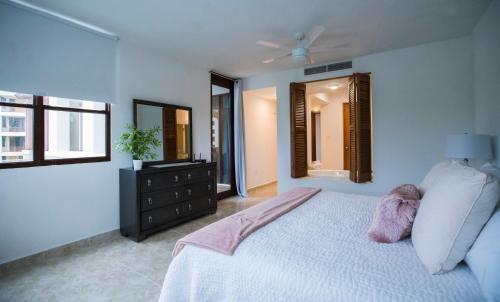 Breathtaking 3 Bedroom Condo at Solarea Beach Resort - image 3