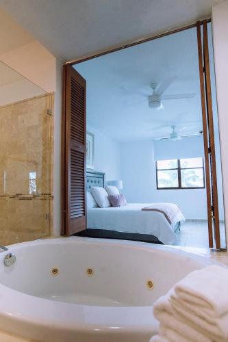 Breathtaking 3 Bedroom Condo at Solarea Beach Resort - image 4
