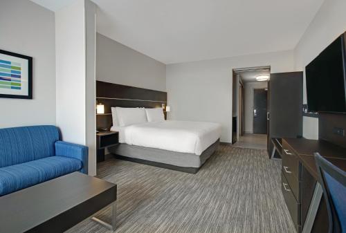 Holiday Inn Express & Suites - Milwaukee - Brookfield, an IHG Hotel