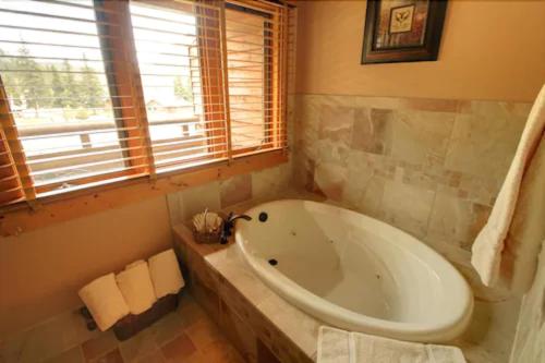 Spearfish Canyon Lodge in สเพียร์ฟิช (SD)