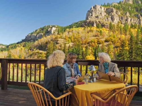Spearfish Canyon Lodge in สเพียร์ฟิช (SD)