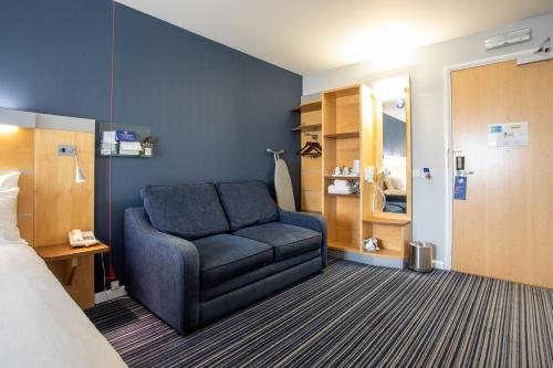 Holiday Inn Express Dunfermline an IHG Hotel - image 13