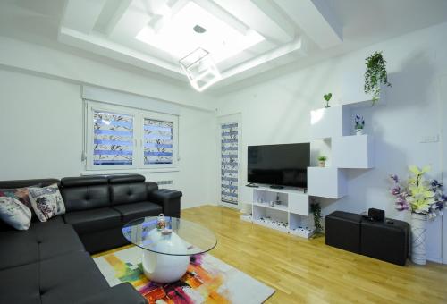 Luxury Cube Apartment, Skopje