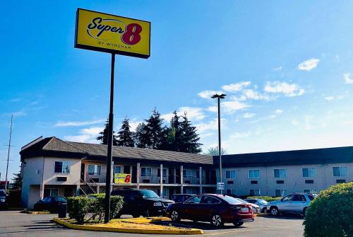 Super 8 by Wyndham Lynnwood - Accommodation