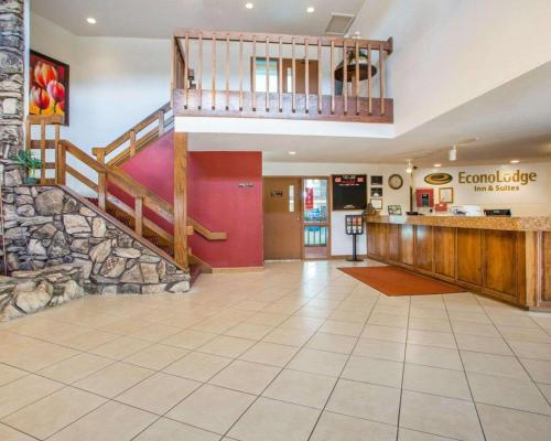 Lobby, Econo Lodge  Inn & Suites in Stevens Point (WI)