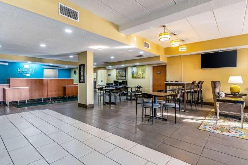 Quality Inn & Suites - main image
