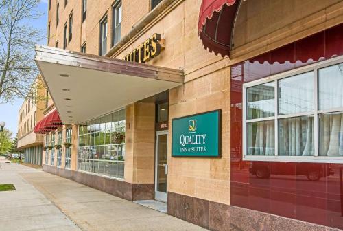 Quality Inn & Suites - image 2