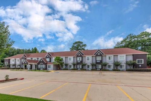 Quality Inn & Suites Longview I-20 Quality Inn & Suites Longview I-20