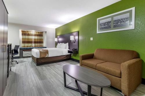 Quality Inn & Suites Longview I-20