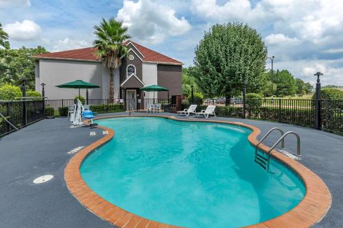 Quality Inn & Suites Longview I-20