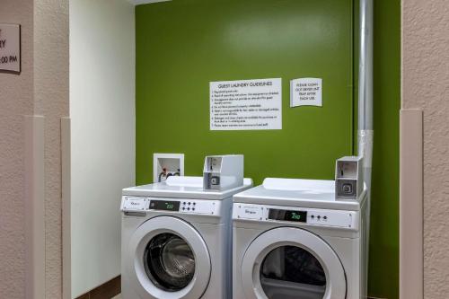 Quality Inn & Suites Longview I-20 Quality Inn & Suites Longview I-20