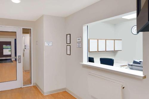 WoodSpring Suites Fort Worth Forest Hill - 로비