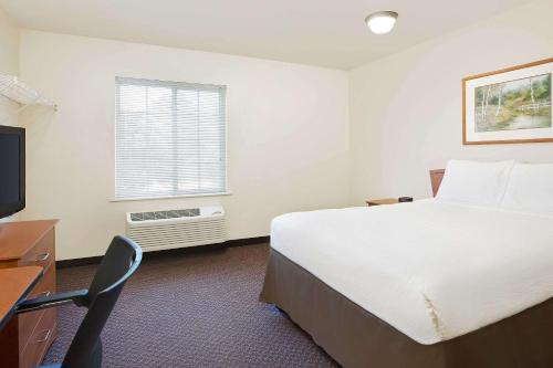 WoodSpring Suites Fort Worth Forest Hill in Forest Hill, USA