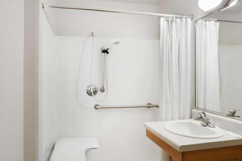 WoodSpring Suites Fort Worth Forest Hill in Forest Hill, USA