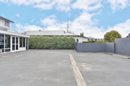 Whitmore- Classic Villa - Christchurch Holiday Homes