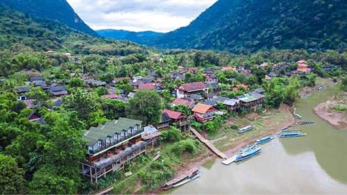 Lattanavongsa guesthouse and Bungalows in Muang Ngoy