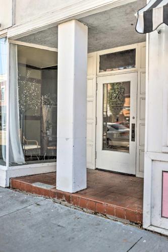 Apartment in the Heart of Yankton - Pets Welcome!