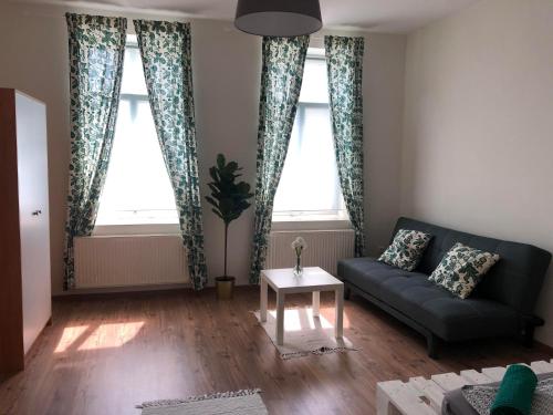 Guestroom, L&R Apartment in Sziget