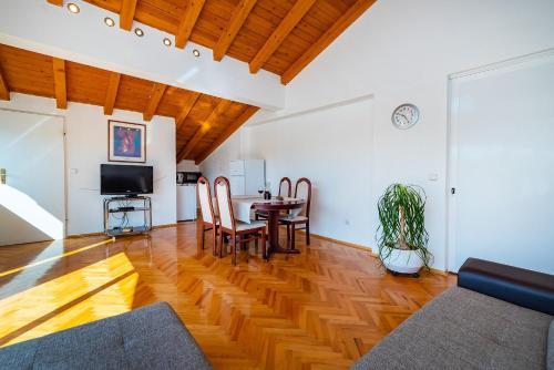  Apartment Pridraga in Pridraga