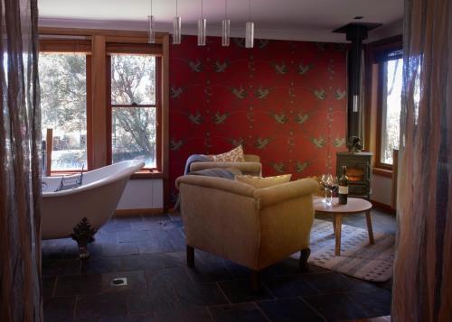 Tomah Retreat - Studio CHILL with fireplace and clawfoot bath in Mount Wilson