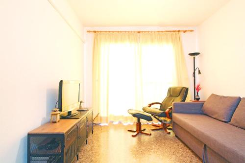 Estudio para parejas con piscina en Canet playa - image 2