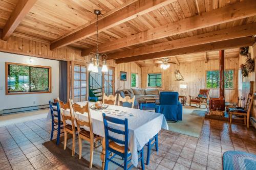 Owl Lane Home in Orcas Island (WA)