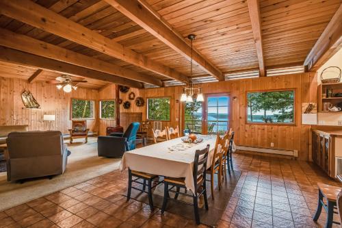 Owl Lane Home in Orcas Island (WA)