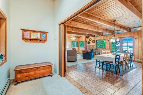 Owl Lane Home in Orcas Island (WA)