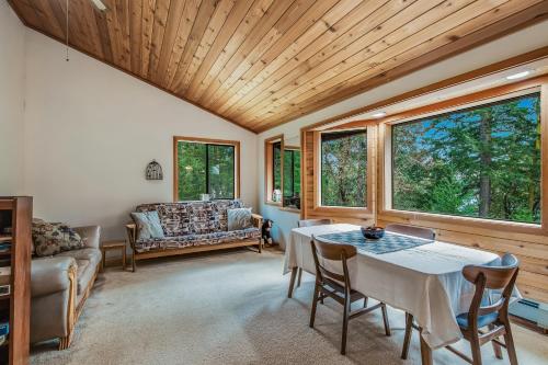 Owl Lane Home in Orcas Island (WA)