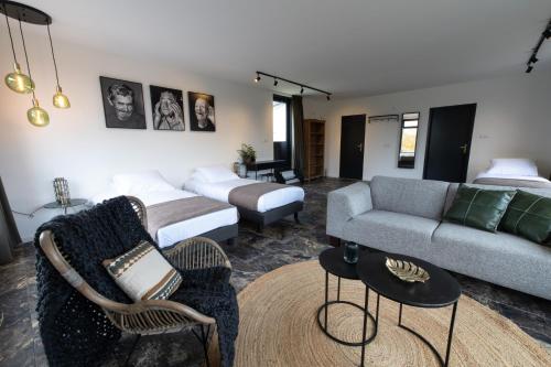 3 twin beds
