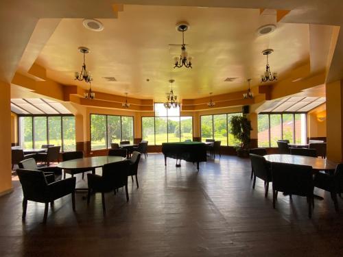 The Shawnee Inn and Golf Resort