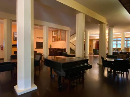 The Shawnee Inn and Golf Resort