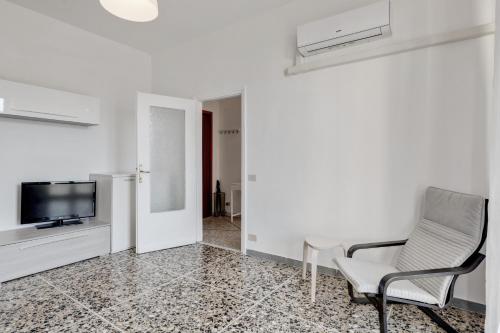 Lulli Cozy Apartment with Balcony - image 6