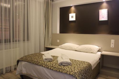 1 queen bed