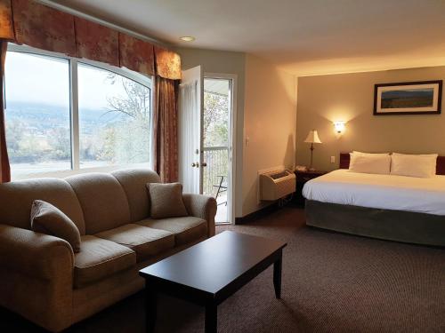 河畔套房酒店 (Riverland Inn & Suites) in 坎盧普斯(BC)