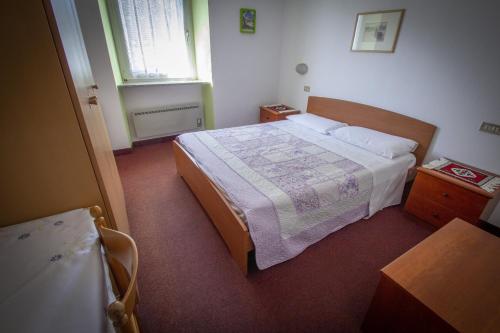 2 twin beds