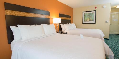 Standard Queen Room with Two Queen Beds and Mobility Accessible Tub