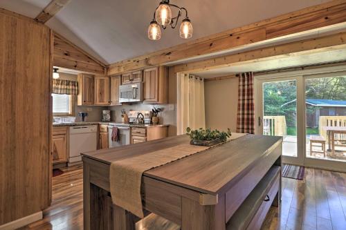 Rustic Retreat with Deck 2 Mi From Gatlinburg! - image 4