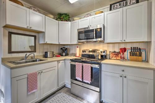 Homey Horse Farm Hideaway about 6 Mi to KY Horse Park! in Lexington, USA
