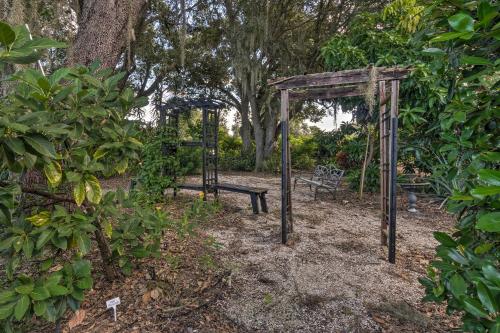 Gulf Coast Home with Grill about 4 Mi to Beach Park