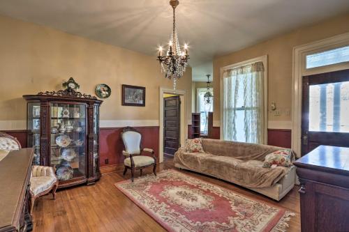 Historic Salem Home Fit for Large Groups! - image 4