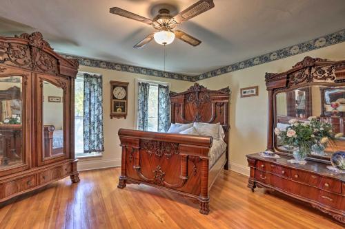 Historic Salem Home Fit for Large Groups! - image 6