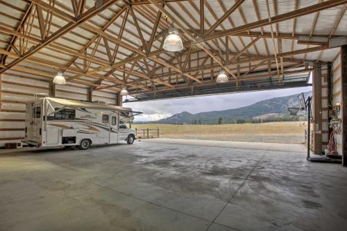 Rural Kettle Falls Bunkhouse with Airstrip and Trails!