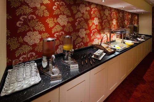 Best Western Swiss Cottage Hotel - image 3
