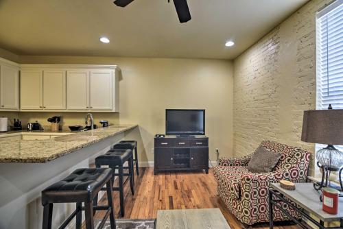 Historic Downtown Condo Walk to Riverfront! - image 8