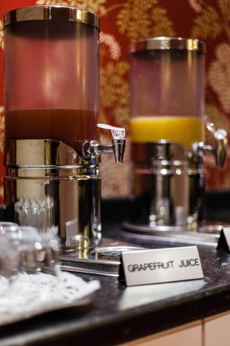 Best Western Swiss Cottage Hotel - image 8