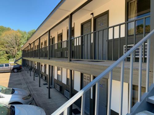 Regency Inn Jewett - image 8