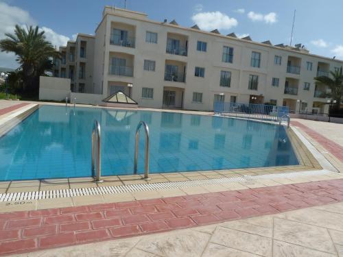 Helios Bay Hotel and Suites - image 2